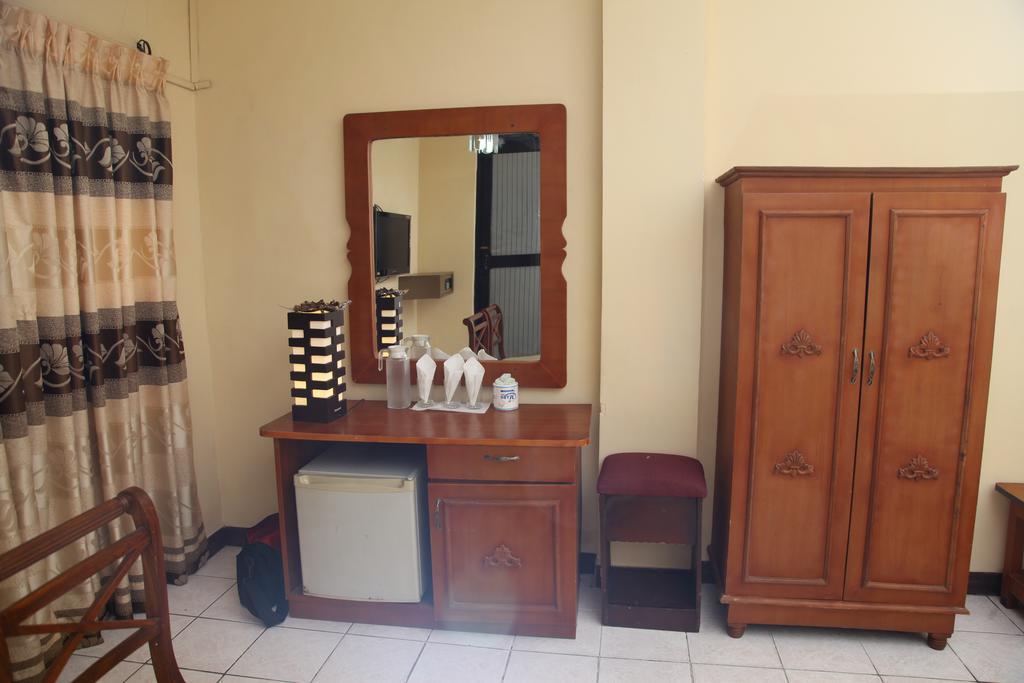 Brighten Hotel Коломбо Экстерьер фото