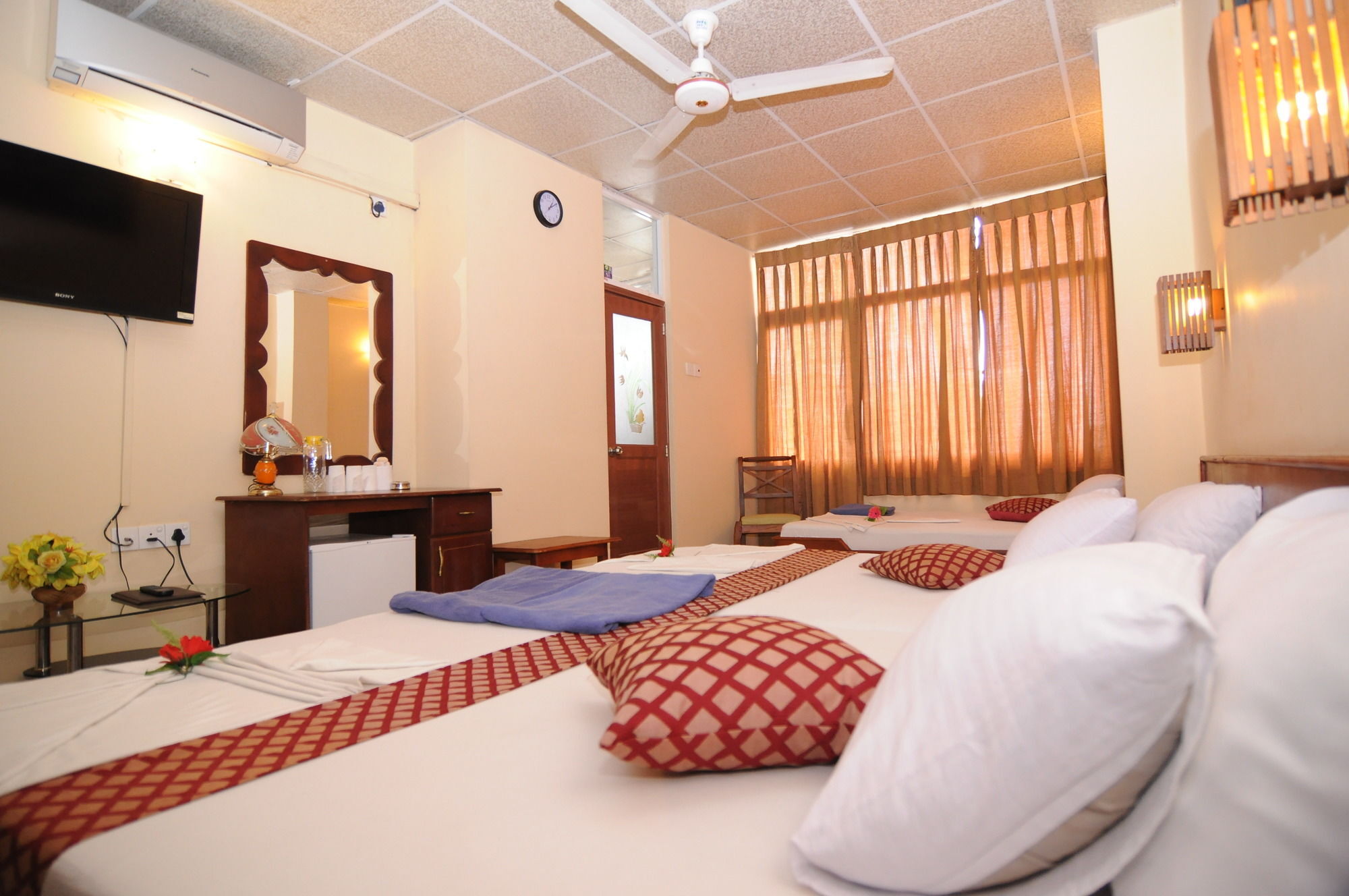 Brighten Hotel Коломбо Экстерьер фото